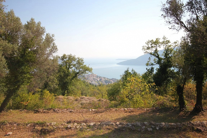 Urbanisiertes Grundstück für den Bau von zwei Villen in Trebesin, Herceg Novi